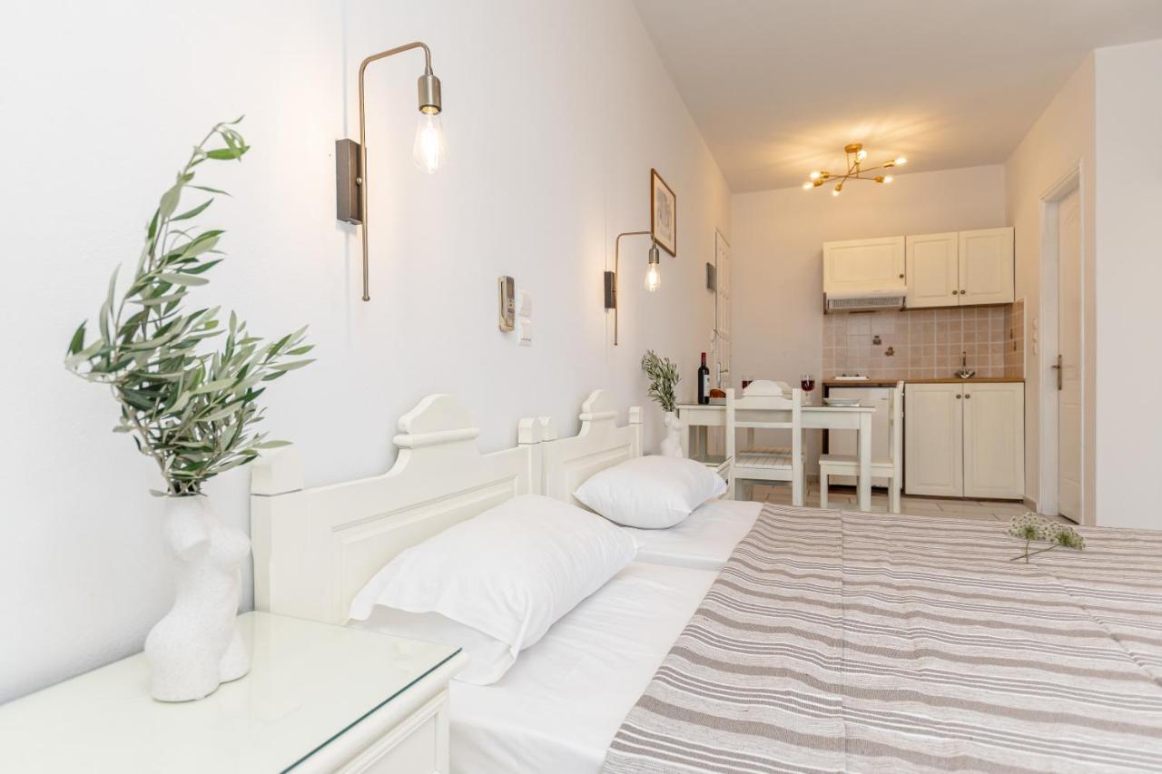 Golden Silence Apartment *